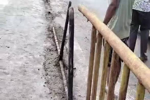 CG: रेलिंग से टकराकर दर्दनाक हादसा, दो युवकों के पेट में घुसा सरिया