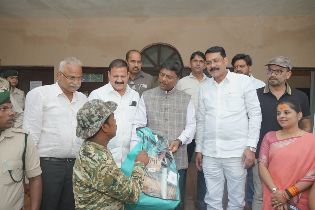 मानव-हाथी द्वंद्व कम करने में हाथी मित्र दल की भूमिका महत्वपूर्ण: वन मंत्री केदार कश्यप