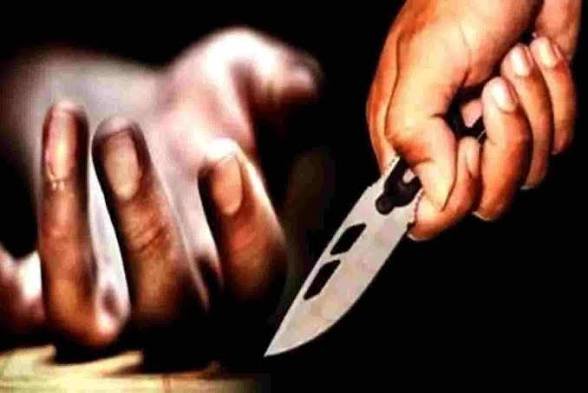 CG: बुजुर्ग पर चाकू से जानलेवा हमला, बाइक सवार आरोपी फरार, गर्दन पर वार से मचा हड़कंप