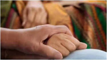 गर्लफ्रेंड के साथ रंगरलियां मना रहा था पंचायत सचिव! मौके पर पहुंची पत्नी ने उतारा इश्क का भूत