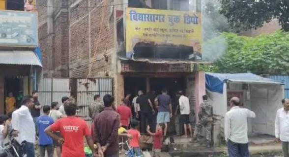 CG: बड़ा हादसा…बुक डिपो में लगी भीषण आग, शटर तोड़कर SDRF ने शुरू किया रेस्क्यू ऑपरेशन
