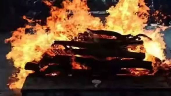 CG: दशकर्म के बाद जिंदा लौट आया युवक, परिजनों ने कर दिया था अंतिम संस्कार, परिवार रह गया हैरान