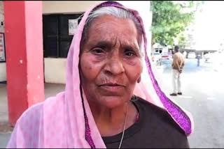 CG: जीवित महिला को कागजों में मृत बताकर हड़पी जमीन, तहसीलदार-पटवारी समेत चार पर FIR
