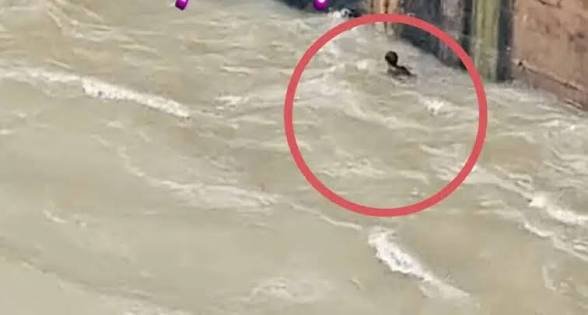 CG: बांगो बांध के खुले गेट में कूदा युवक, तेज बहाव में हुआ लापता