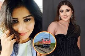 ट्रेन में इस एक्ट्रेस ने उतार दिए अपने कपड़े, फिर रेजर ब्लेड लेकर करने लगी ऐसा काम, पुलिस ने किया गिरफ्तार