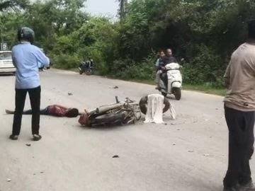 CG: बालको मार्ग पर दो बाइक के बीच भीषण टक्कर, चार गंभीर घायल; तेज रफ्तार बनी वजह