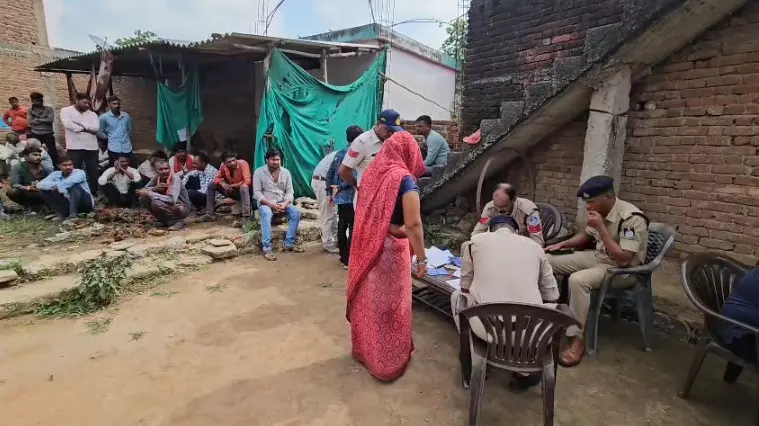 हैवान पिता ने पत्नी और तीन मासूम बच्चों की कुल्हाड़ी से काटा, चार मौतों से दहला इलाका