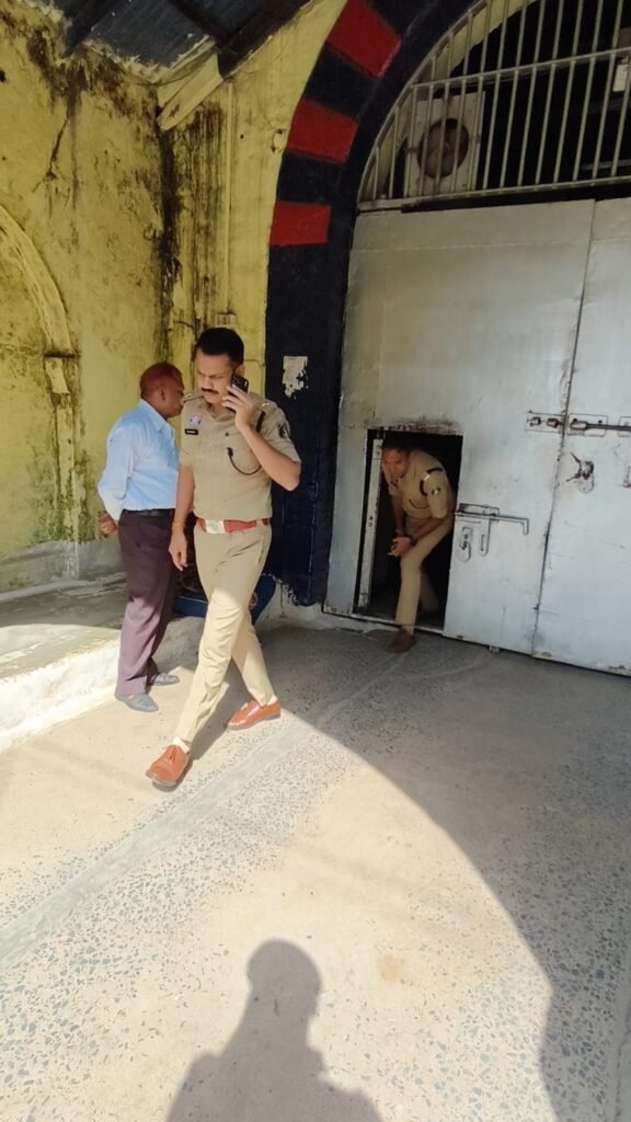 CG: सेंट्रल जेल में रेड, सेंट्रल जोन DCP और ADM का ज्वाइंट ऑपरेशन, 4 घंटे तक मची रही खलबली