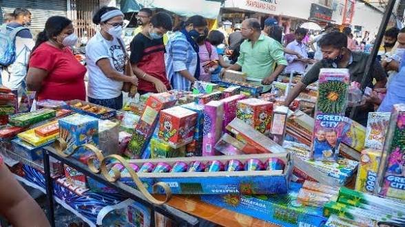 अब पटाखा बेचना नहीं होगा आसान, लाइसेंस के लिए ऑनलाइन आवेदन अनिवार्य; पुलिस वेरिफिकेशन के बाद ही मिलेगी मंजूरी