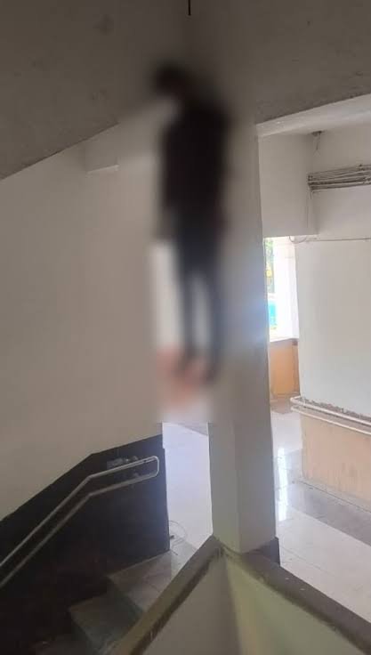 CG: कलेक्ट्रेट परिसर में चौकीदार ने लगाई फांसी, 20 लाख रुपये के कर्ज से था परेशान