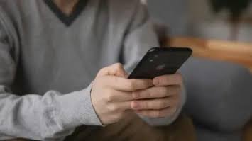 बाथरूम में कर्मचारी ने महिला का बनाया वीडियो’, आपबीती सुन पुलिस भी रह गई हैरान, पढ़ें पूरी खबर