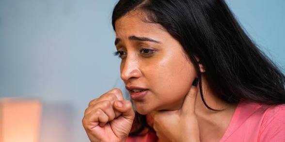 हॉट फ्लैशेस के अलावा, पेरिमेनोपॉज के इन लक्षणों को सामान्य थकान समझने की न करें गलती